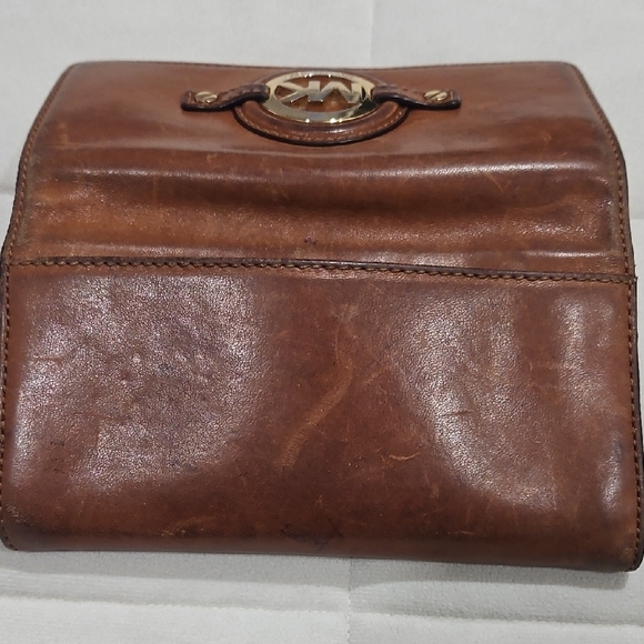 Michael Kors Tan Leather Wallet with Gold Logo - Picture 10 of 13